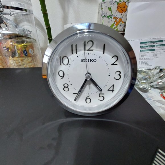 Seiko Small Silver Bedside Alarm Clock QHE146SLH Good Alarm Companion @comeincos - Picture 4 of 7